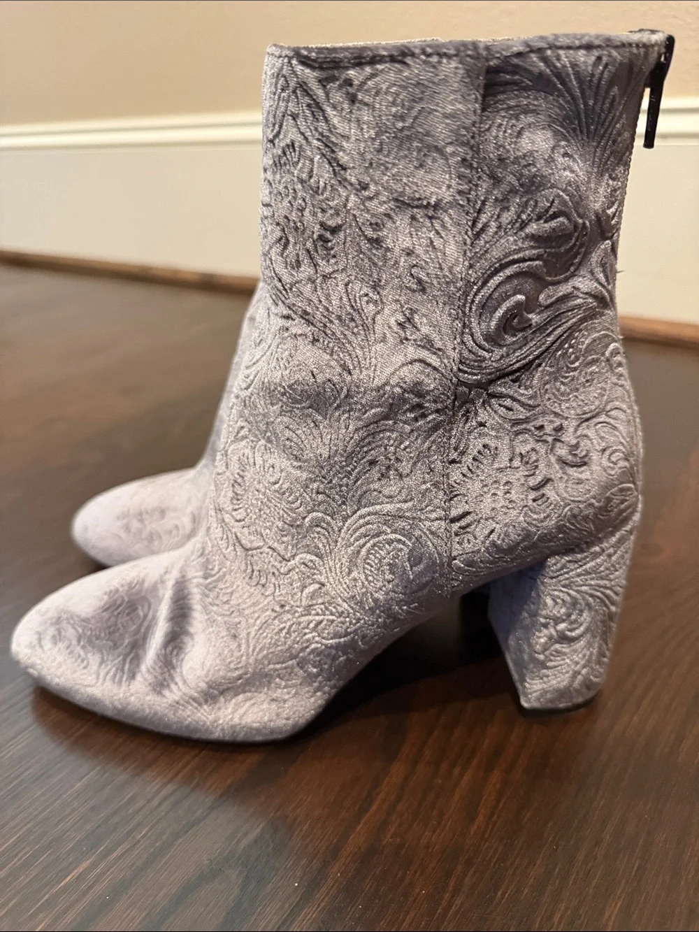 Lewit Silver-Gray Embossed Velvet Ankle Boots